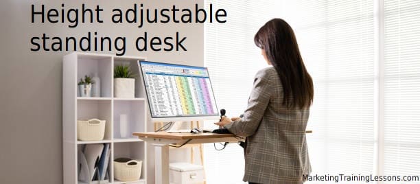 Height adjustable standing desk